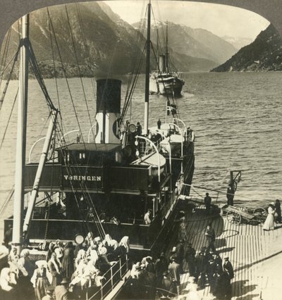 Saliendo de Odde para una excursión por el pintoresco Sorfjord rodeado de montañas, Noruega, c1905 de Unbekannt