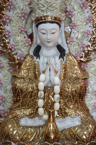 Templo budista Leong San. Estatua de Guan Yin Bodhisattva. Singapur de Unbekannt