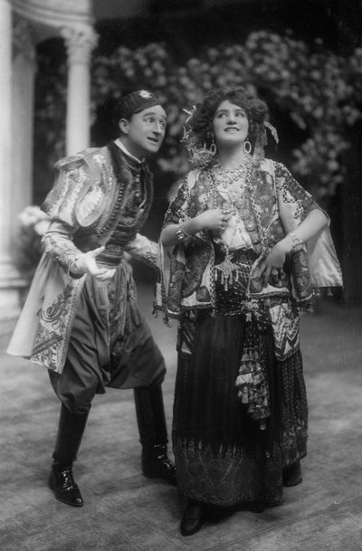 Lily Elsie y Joseph Coyne en La Viuda Alegre, c1907 de Unbekannt