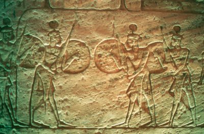Relieve de piedra caliza que muestra soldados hititas, Templo de Abu Simbel, Egipto, siglo XIV-XIII a.C. de Unbekannt