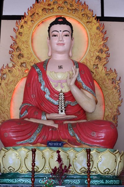 Pagoda budista Linh An. Estatua del Buda de la Medicina (Bhaisajyaguru). Dalat, Vietnam de Unbekannt