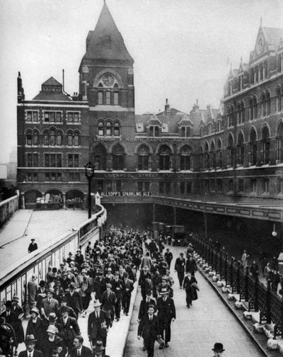 Estación de Liverpool Street a las nueve de la mañana, Londres, 1926-1927 de Unbekannt
