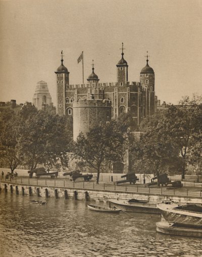 Los edificios públicos más antiguos y más nuevos de Londres desde el Puente de la Torre de Unbekannt