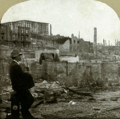 Mirando al norte por la calle Mason desde Eddy - Ruinas del hotel Fairmont de $4,000,000, 1906 de Unbekannt