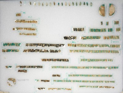 Cuentas sueltas y dos terminales, 1980-1801 a.C. de Unbekannt