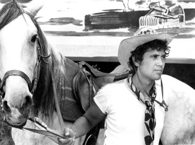 Lucio Battisti con un caballo de Unbekannt