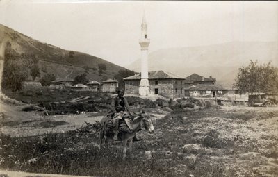 Macedonia, Grecia: un hombre en un burro frente a un minarete - Postal 1914-1918 de Unbekannt