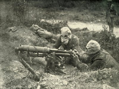Ametralladores en Acción Usando sus Máscaras de Gas, 1919 de Unbekannt