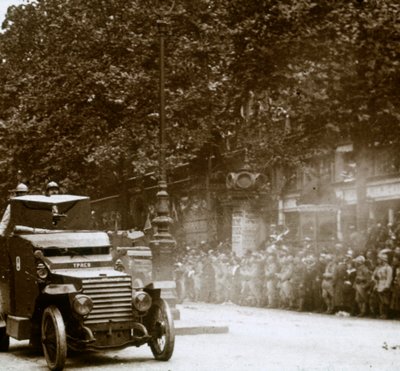 Ametralladora montada en vehículo blindado, desfile de la victoria, c1918 de Unbekannt