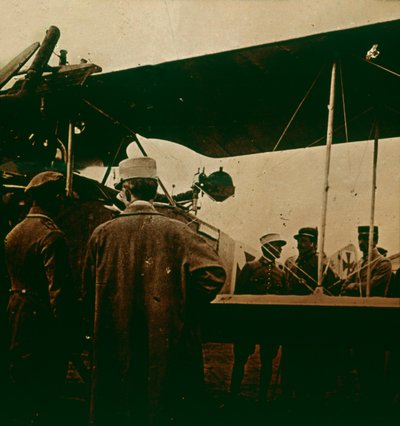 Ametralladora montada en un biplano, escape hacia la parte superior, c1914-c1918 de Unbekannt