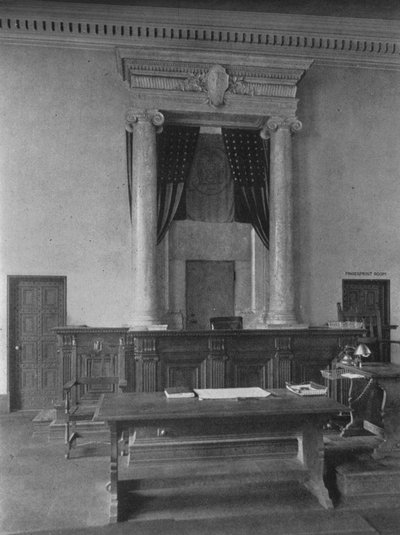 Escritorio de magistrados en la sala del tribunal, Tercer Distrito, Nueva York, 1924 de Unbekannt
