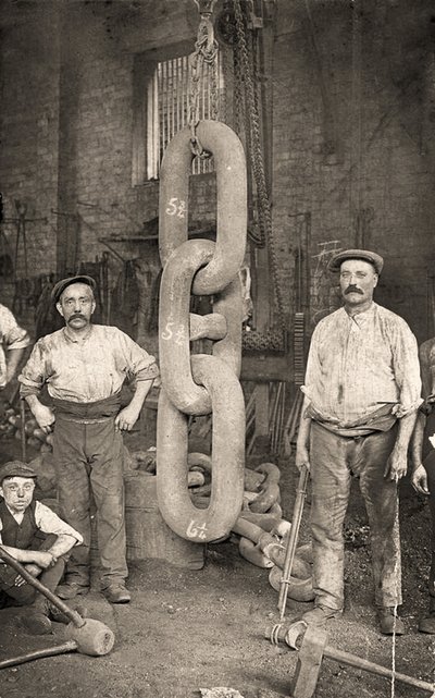 Fabricación de la cadena del ancla del Titanic en Hingley & Sons, c.1909 de Unbekannt