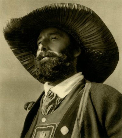 Hombre con traje tradicional, Tirol, Austria, c. 1935 de Unbekannt