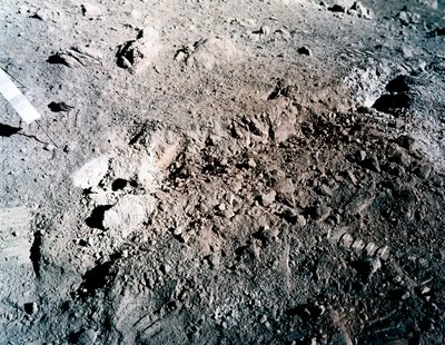 Vuelo espacial tripulado, EE.UU., Apolo 17 Suelo naranja en la luna de Unbekannt