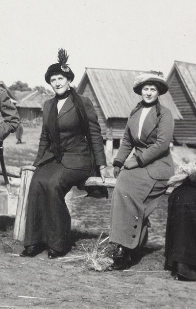 Maria Evgenyevna Golovina, secretaria de Rasputin y Julia Alexandrovna Den, 1912-1913 de Unbekannt