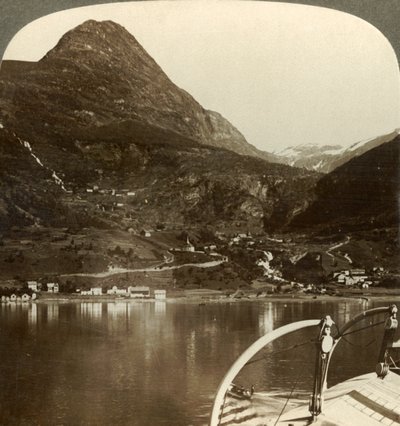 Marok y las alturas gigantes detrás de él, SSE desde Geirangerfjord, Noruega, c1905 de Unbekannt