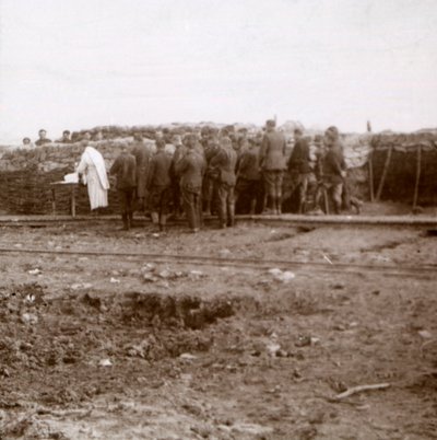 Misa en las trincheras, Pervijze, Flandes, Bélgica, c. 1914-c. 1918 de Unbekannt