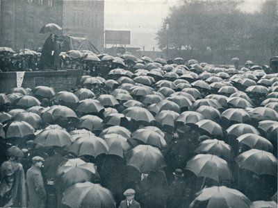 Reunión de hombres de negocios de Londres en Tower Hill, celebrada después del hundimiento del Lusitania, c.1915 de Unbekannt