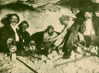 Encuentro de las dos partes aburridas en la perforación final del túnel de Lotchberg, c1930 de Unbekannt