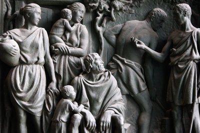 Escultura en la puerta del Duomo de Milán, Italia de Unbekannt