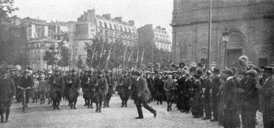 Tropas francesas movilizadas marchando en París, Francia, agosto de 1914 de Unbekannt