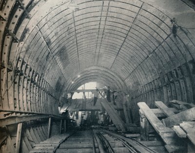 Emulación moderna de Piranesi: No. 3 túnel de escalera mecánica en la estación Piccadilly Circus, 1929 de Unbekannt