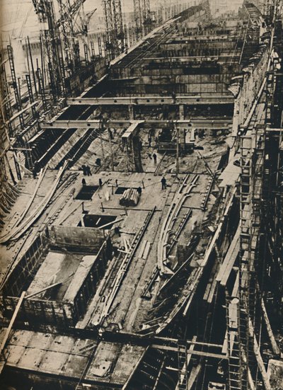 Más de 1,000 pies de largo. Casco del Queen Mary en los primeros días de construcción, 1930-1934, 1936 de Unbekannt