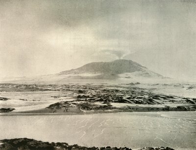 Monte Erebus en erupción el 14 de junio de 1908, 1909 de Unbekannt