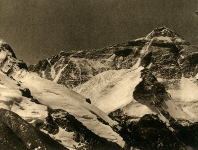 Monte Everest desde el campamento base, c1918-c1939 de Unbekannt