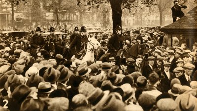 Policía montada y manifestantes, protestas del Means Test, Hyde Park, Londres, 1932, 1933 de Unbekannt