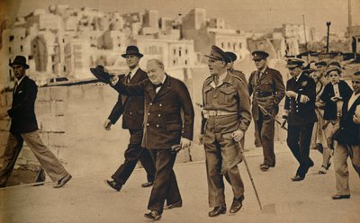 El Sr. Churchill visitó Malta, donde se le ve con el mariscal de campo Lord Gort, 1943-1944 de Unbekannt