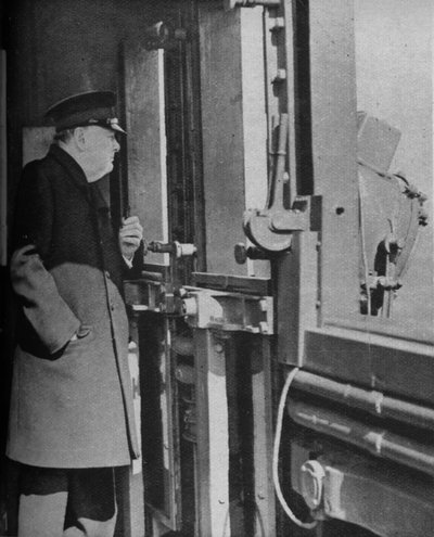 El Sr. Churchill en el puente del buque de guerra, 1943-44 de Unbekannt