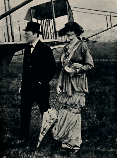 El Sr. y la Sra. Churchill en una reunión aérea en Hendon, c. 1910s, 1945 de Unbekannt