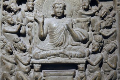 Museo Nacional de India, Delhi. Friso de Ayaga que representa escenas de la vida de Buda y de los Jatakas. Ikshvaku, siglo III d.C. Nagarjunakonda, Andhra Pradesh. Caliza grisácea. Detalle. India de Unbekannt