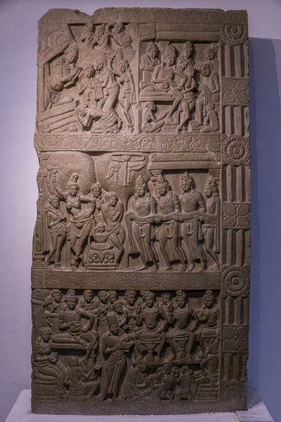 Museo Nacional de India, Delhi. Escenas de la vida de Buda. Ikshvaku, siglo III d.C. Nagarjunakonda, Andhra Pradesh. Piedra caliza grisácea. Detalle. India. de Unbekannt