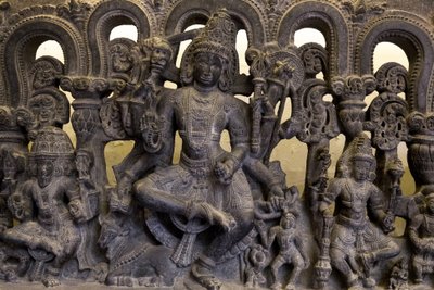 Museo Nacional de India, Delhi. Dintel que muestra la trinidad (Brahma, Vishnu y Shiva). Kakatiya de Unbekannt