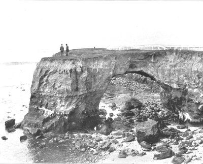 Puente Natural en la Costa cerca de Santa Cruz, California, EE.UU., c1900 de Unbekannt
