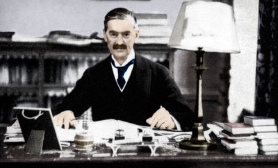 Neville Chamberlain 1869-1940, primer ministro británico, c1930s 1936 de Unbekannt