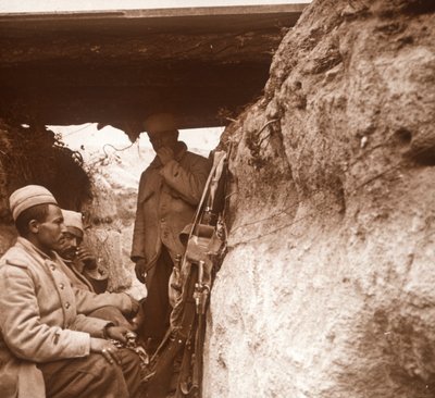Infantería norteafricana en trincheras, c1914-c1918 de Unbekannt