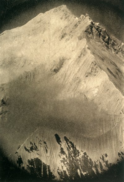 Cresta noreste del Monte Everest, c1918-c1939 de Unbekannt