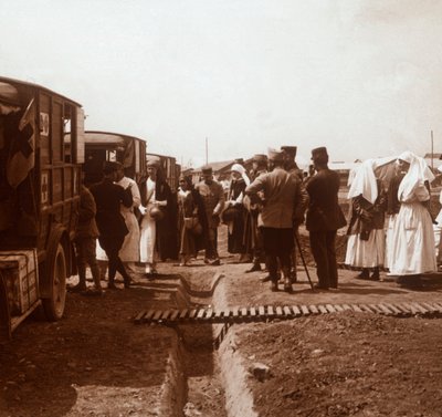 Enfermeras y ambulancias de la Cruz Roja, c1914-c1918 de Unbekannt