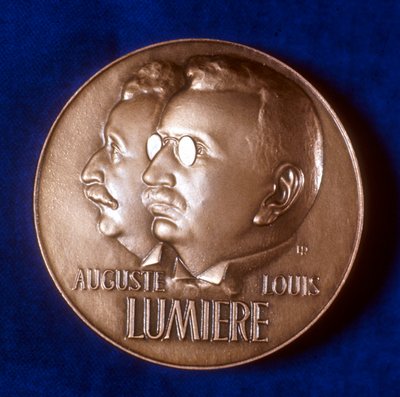 Anverso de la medalla conmemorativa de los 50 años de cinematografía por los hermanos Lumière, 1945 de Unbekannt