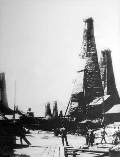 Extracción de petróleo en Bakú, Rusia, c1903-c1906 de Unbekannt