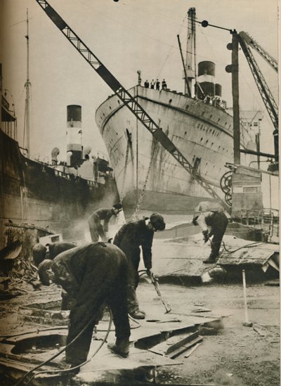 En el Firth of Forth. Desguace de barcos en Boness West Lothian, 1937 de Unbekannt