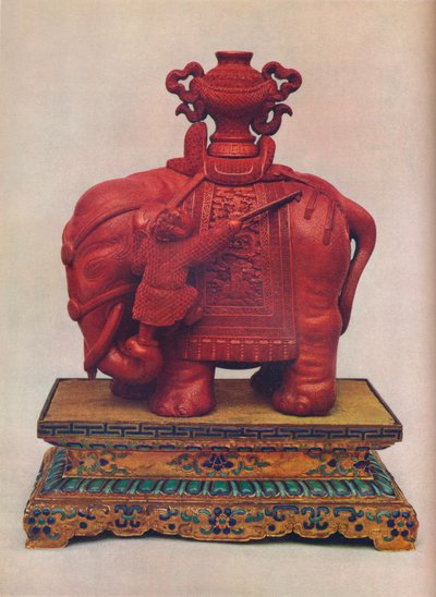 Uno de un par de elefantes tallados en laca roja, Chino, Periodo Qianlong, c1765 de Unbekannt