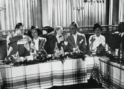 Apertura de un restaurante por cantantes populares franceses, París, septiembre de 1941 de Unbekannt