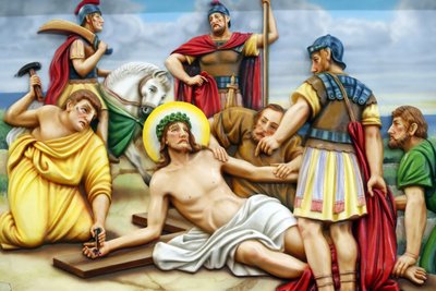 Iglesia de Nuestra Señora de Fátima. Vía Crucis. Estación 11. Jesús es clavado en la cruz. Ciudad Ho Chi Minh, Vietnam de Unbekannt