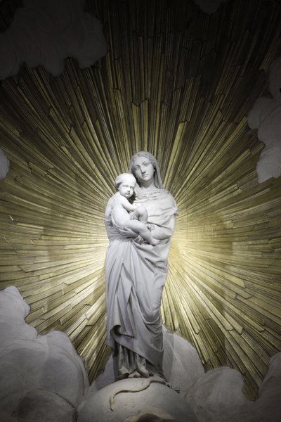 París, Francia Iglesia Saint-François-Xavier estatua de la Virgen y el niño, París, Francia de Unbekannt