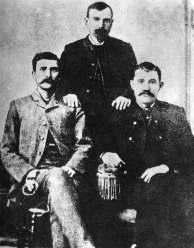Pat Garrett, James Brent y John W Poe, sheriffs del condado de Lincoln, c1880-1882, 1954 de Unbekannt