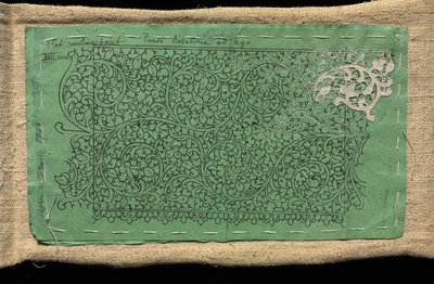 Patrón para encaje con pequeña sección de encaje de punto plano veneciano trabajado en él, siglo XVII de Unbekannt